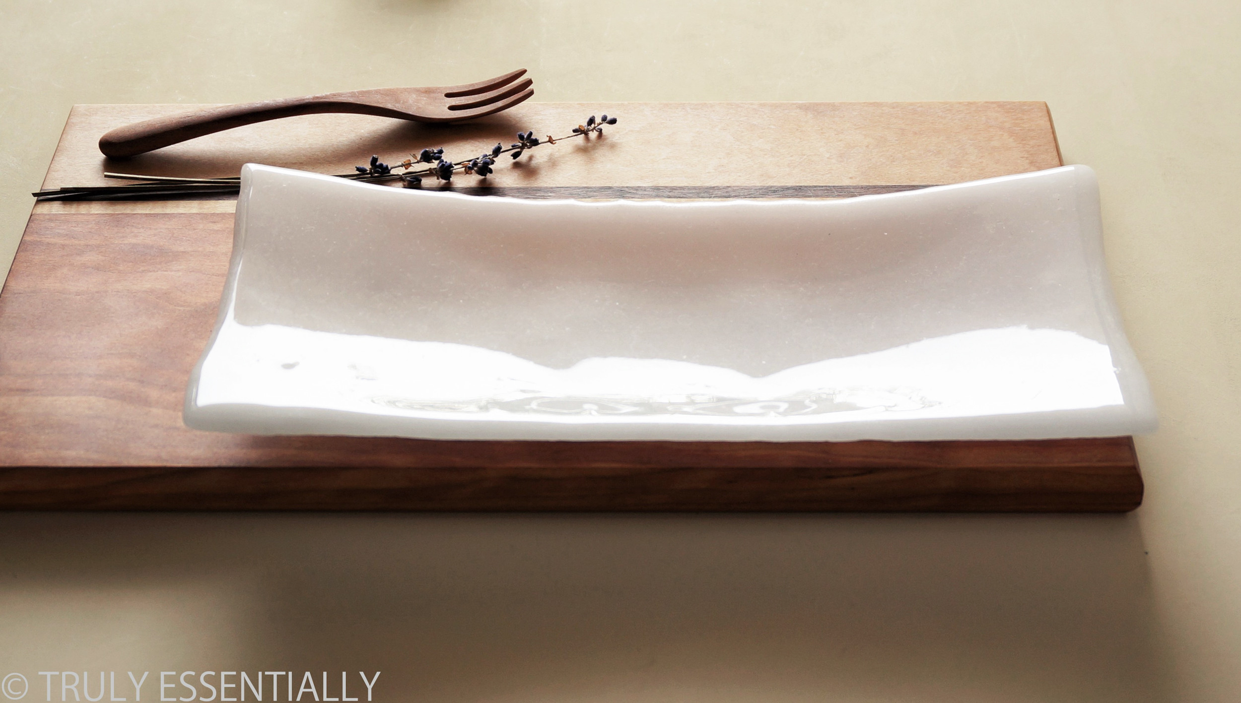 白色ガラスの器 -「 KAZEの肌 」●  26×12(cm)