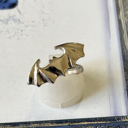 銀こうもりの指輪 1枚目の画像