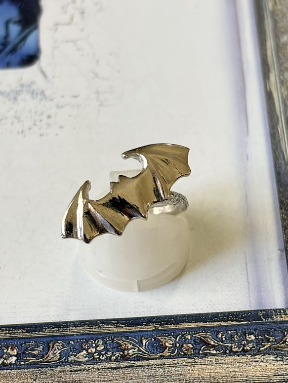 銀こうもりの指輪 1枚目の画像