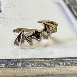 銀こうもりの指輪 2枚目の画像