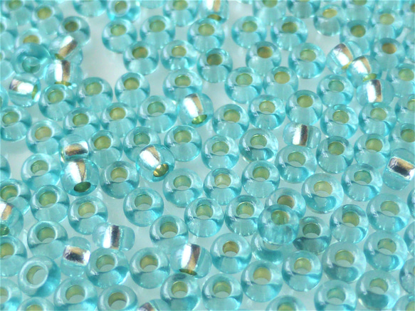10g 11/0 2mm　透明青緑シルバー　PRECIOSAチェコシードビーズCzech Glass Beads 4枚目の画像