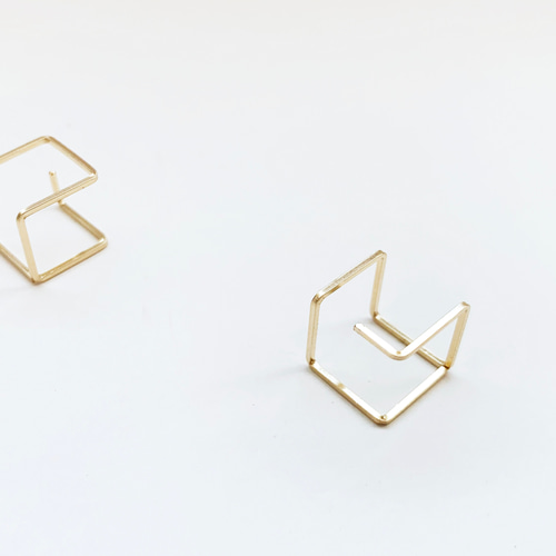 立方体ピアス18金 ピアス 18K バーピアス レディース 18金ピアス シンプル 棒