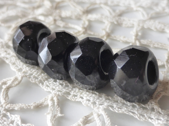 ブラック！穴4㎜　チェコビーズ Czech Glass Beads４個 3枚目の画像