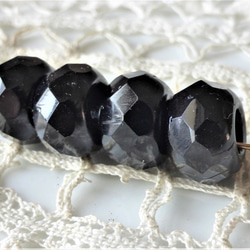 ブラック！穴4㎜　チェコビーズ Czech Glass Beads４個 2枚目の画像