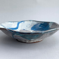 藁灰釉と青釉の流れ　中鉢　19.6cm 3枚目の画像