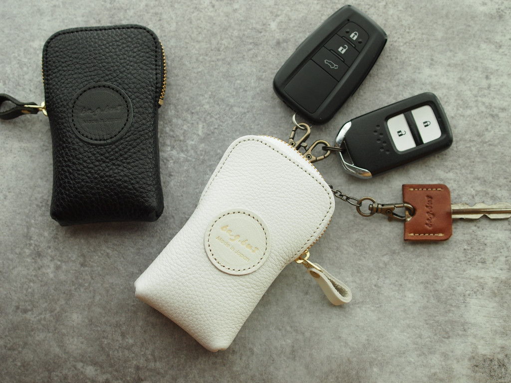 『レザーキーポーチ モノトーンnewモデル』【送料込み】大人っぽい雰囲気の手触り抜群天然シュリンクレザーキーケース