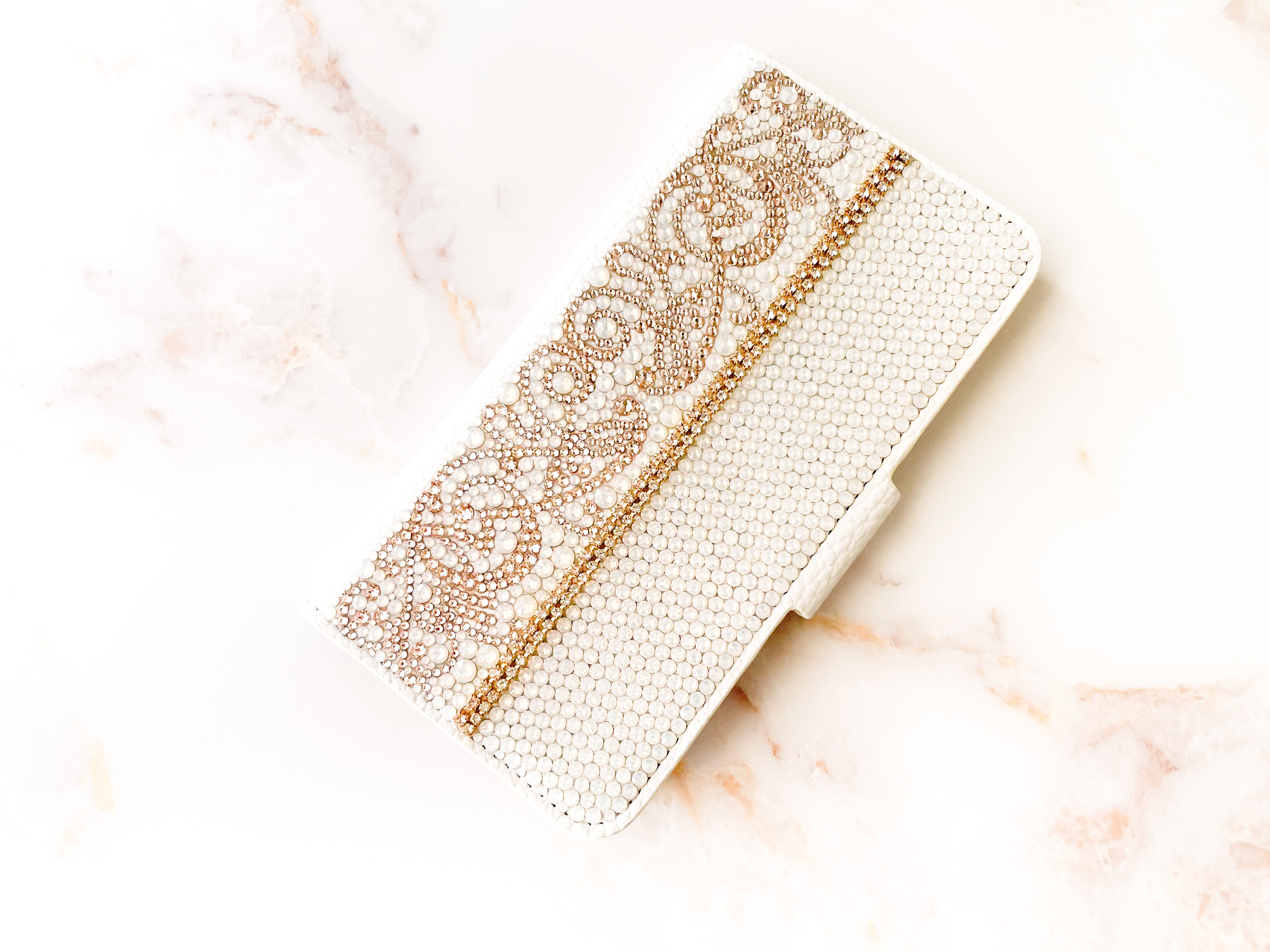 手帳型iPhone17pro,Max,16,15他スワロフスキーラインストーン シルクダマスク アラベスク柄ケースカバー