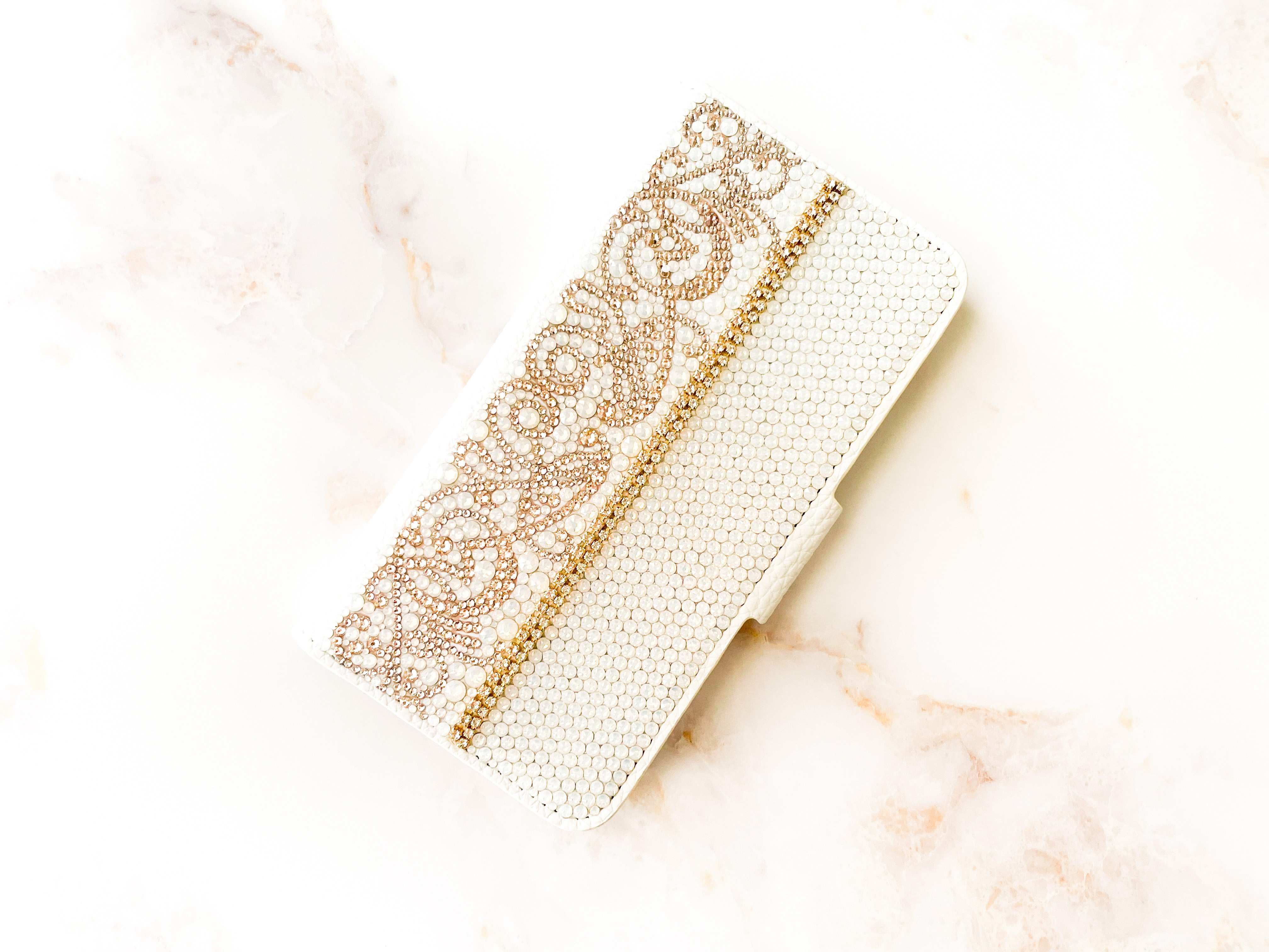 手帳型iPhone17pro,Max,16,15他スワロフスキーラインストーン シルクダマスク アラベスク柄ケースカバー