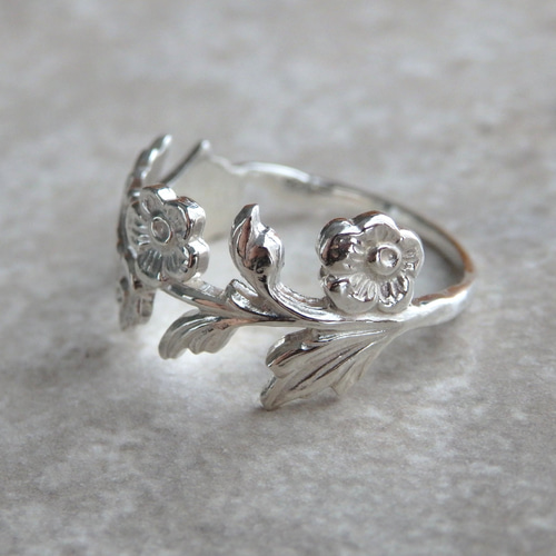 フラワーリング ゴールド/花モチーフ指輪 アンティーク風 大人可愛い