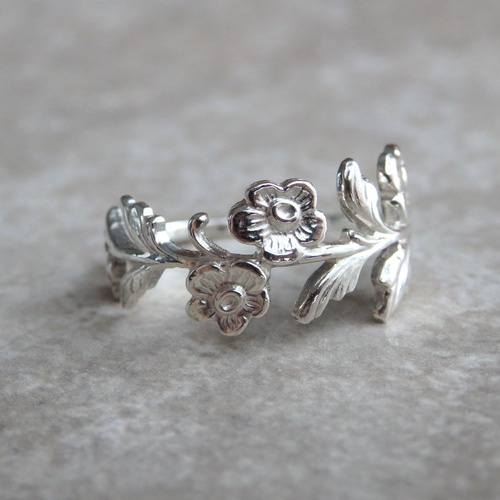 フラワーリング ゴールド/花モチーフ指輪 アンティーク風 大人可愛い