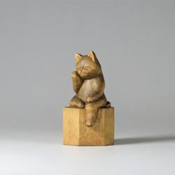 木彫り 弥勒猫　蜜蝋仕上げ　猫仏1705 2枚目の画像