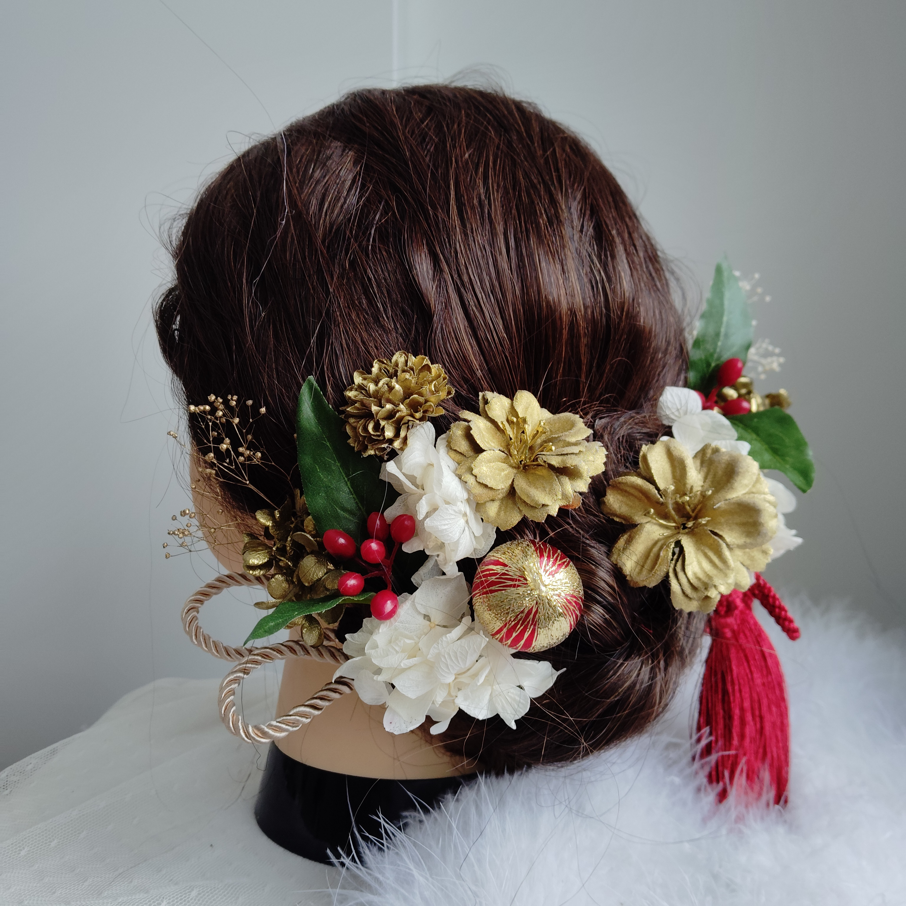 結春＿＿南天の実と鞠玉の髪飾り　卒業式　成人式 　結婚式　髪飾り 　白無垢　色打掛　振袖　着物　袴　和装　赤白金　タッセ