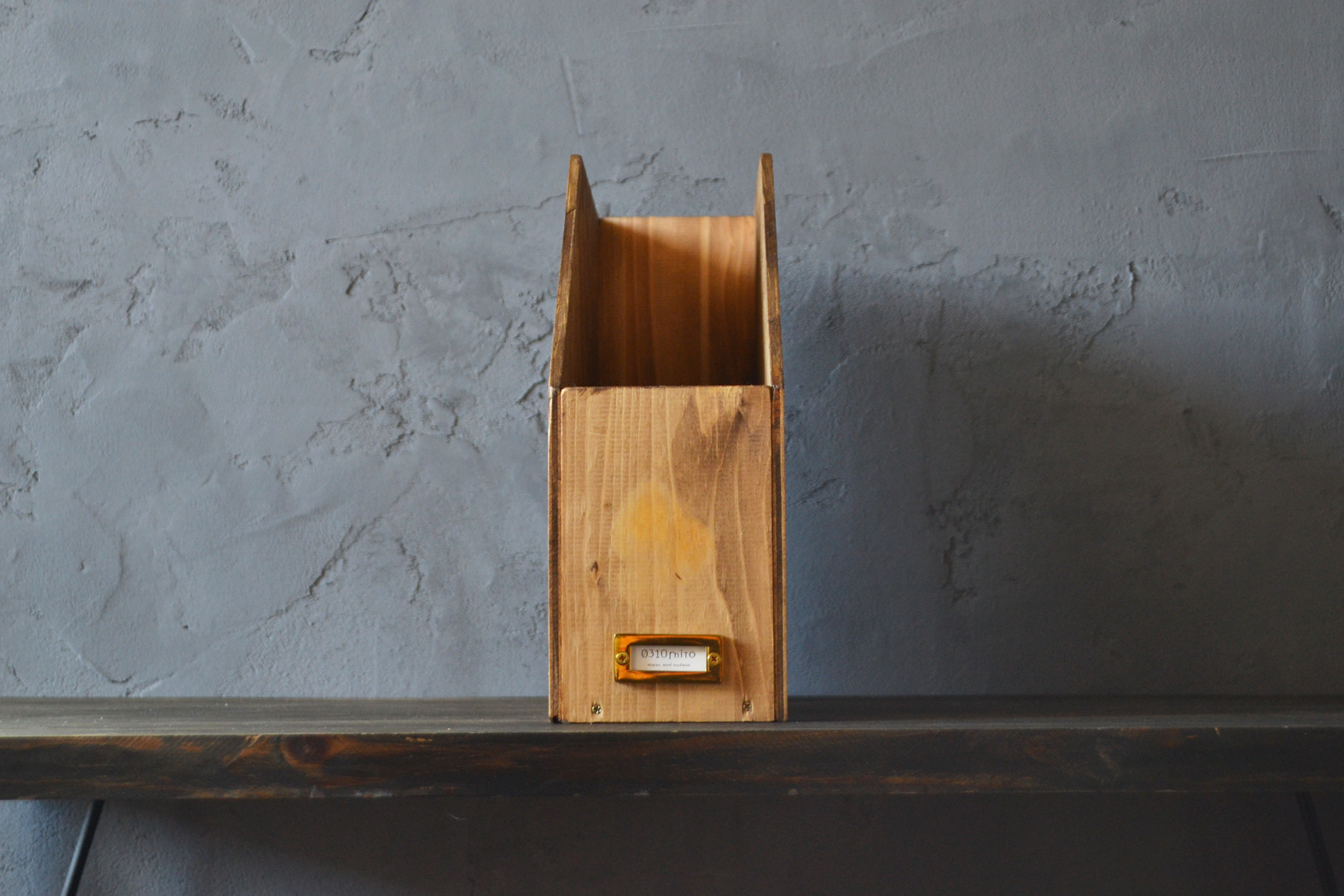 0310mito 国産ひのきのブックスタンド（真鍮ネームプレートM）