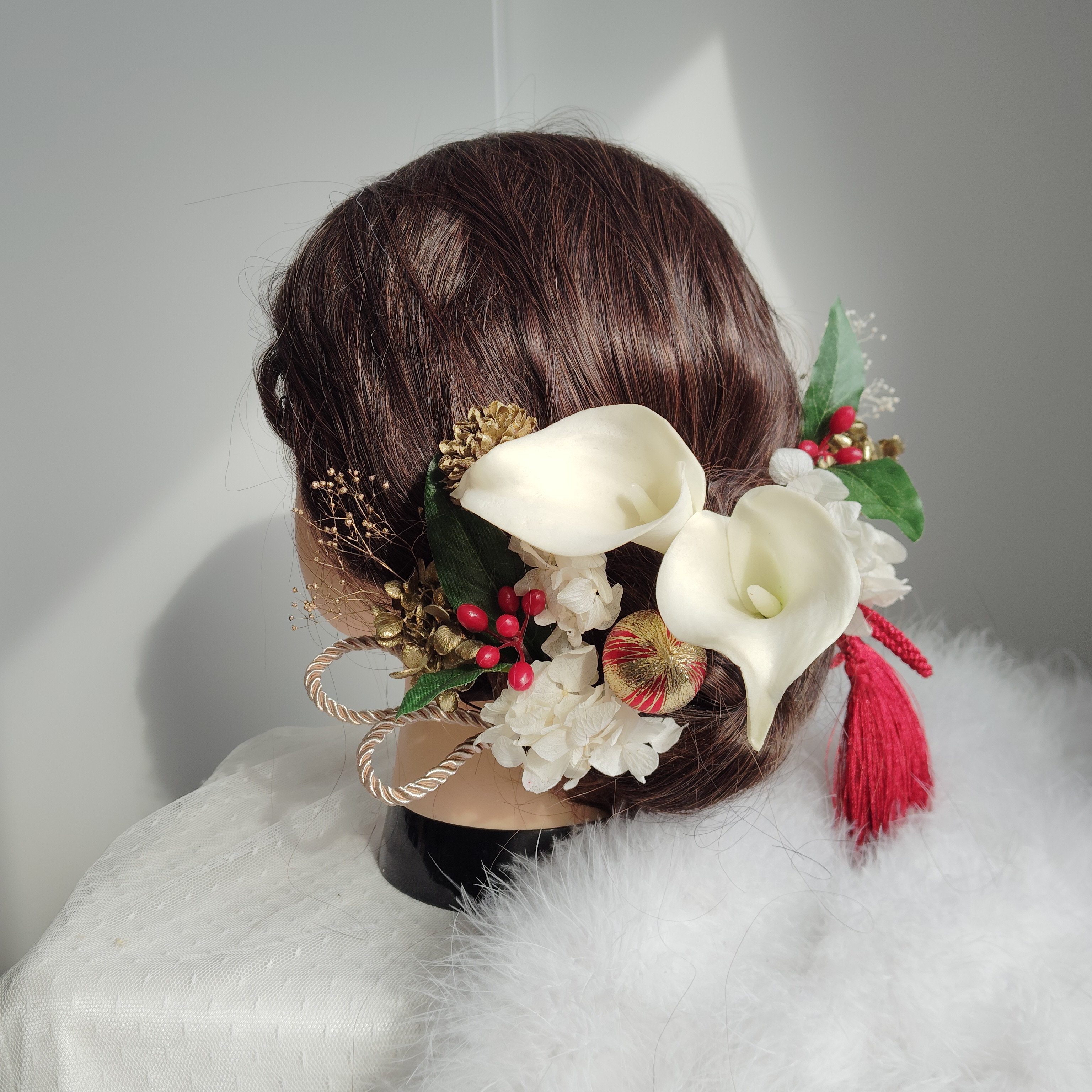 結春＿＿南天の実と鞠玉の髪飾り　カラーの花　カラーリリィ　卒業式　成人式 　結婚式　髪飾り 　白無垢　色打掛　振袖　着物