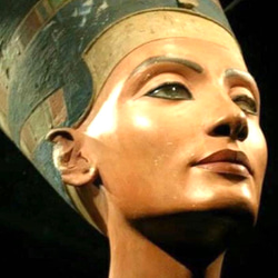 【ネフェルティティ（古代エジプトの美女）の　ネックレス】エジプト　ゴールドカラー 3枚目の画像