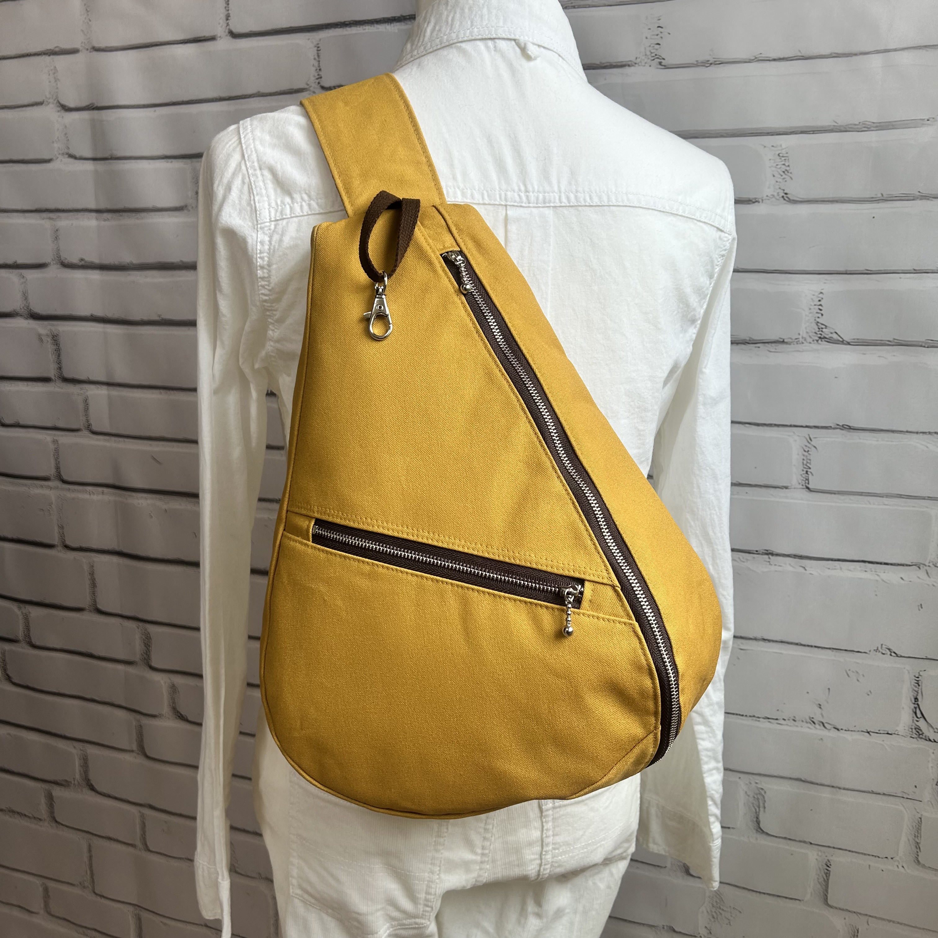 左ききさん しずく型 ワンショルダーバッグ ボディバック　ショルダーバック　通院　長さ調節可能 帆布 マスタード21番