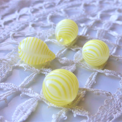 Pukkuri Shizuku 黃白色透明條紋捷克玻璃珠 4 件 第2張的照片