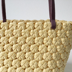 花結び編みの小さめバッグ クリーム 3枚目の画像