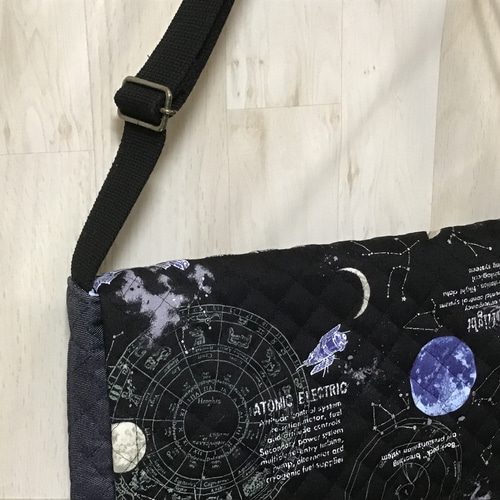 ショルダー型図書袋☆宇宙旅行☆黒系×濃紺デニムキルト 図鑑星座惑星