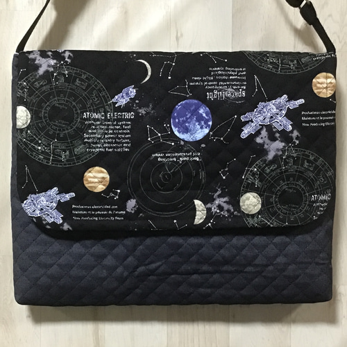 ショルダー型図書袋☆宇宙旅行☆黒系×濃紺デニムキルト 図鑑星座惑星