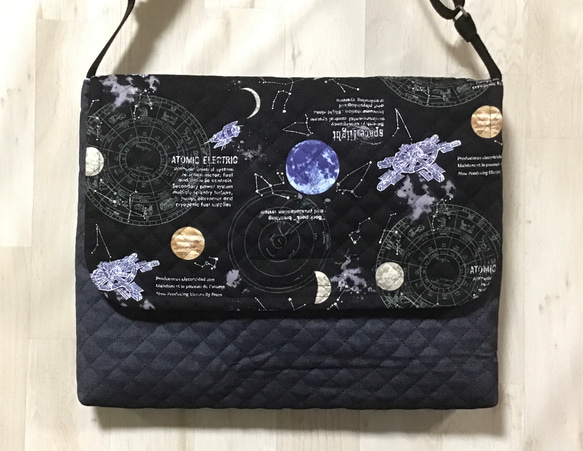ショルダー型図書袋☆宇宙旅行☆黒系×濃紺デニムキルト 図鑑星座惑星