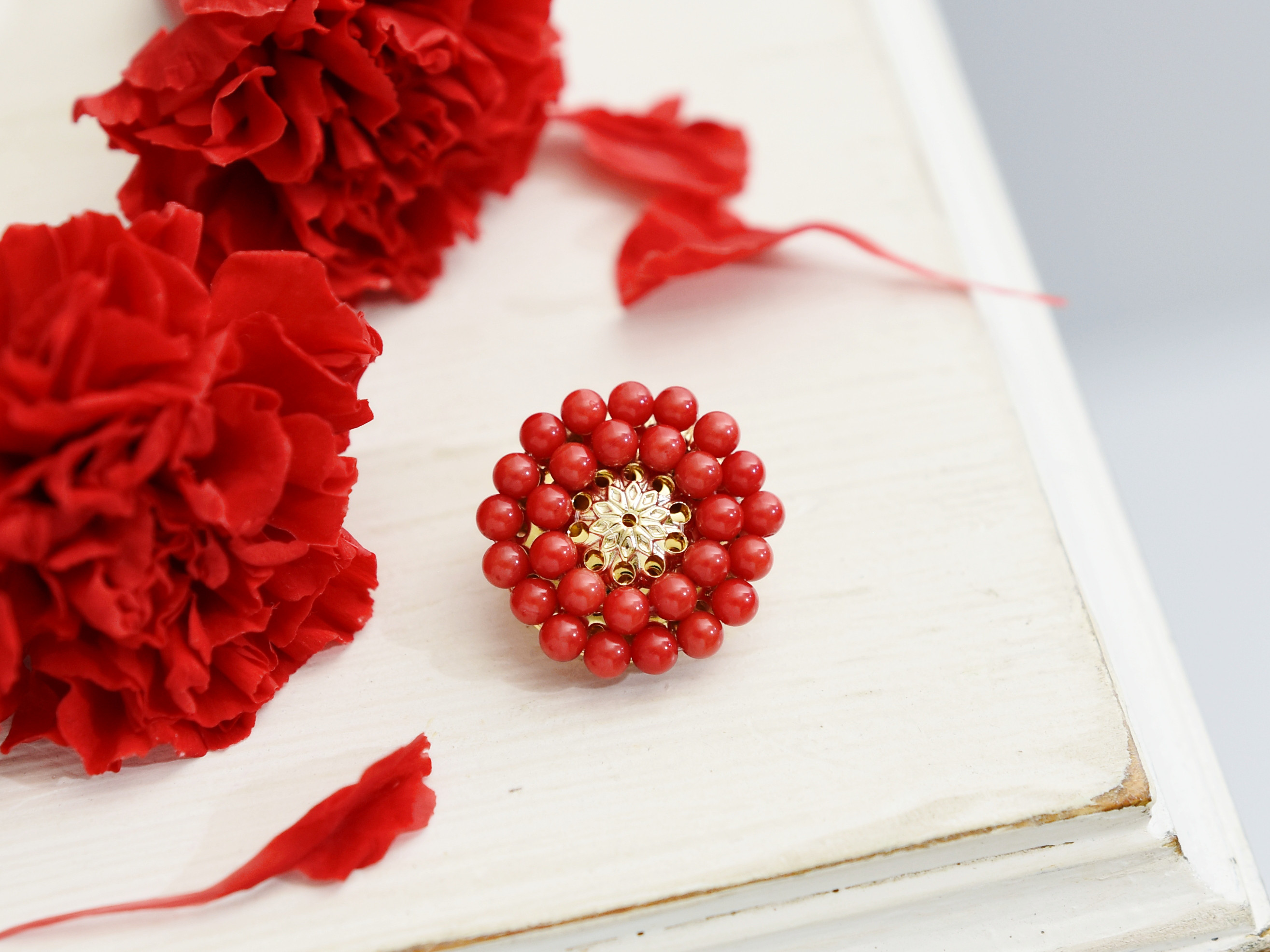 白珊瑚 桃珊瑚 血赤珊瑚のブローチ 【公式通販】