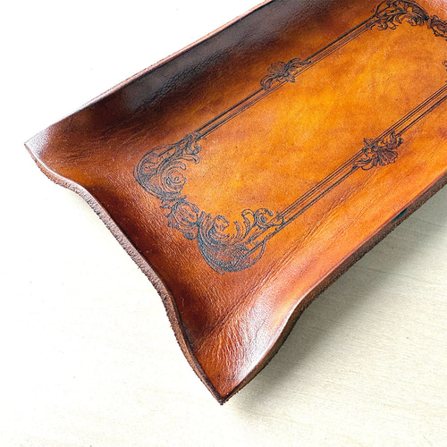 ロゴ・名入れオーダー アンティークチックな手染めレザートレイ