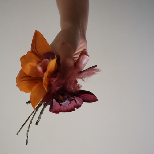 テラコッタカラーのシンビジュームクラッチブーケ♡ アーティ