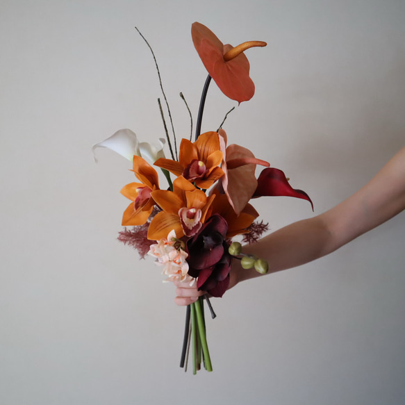 テラコッタカラーのシンビジュームクラッチブーケ♡ アーティ