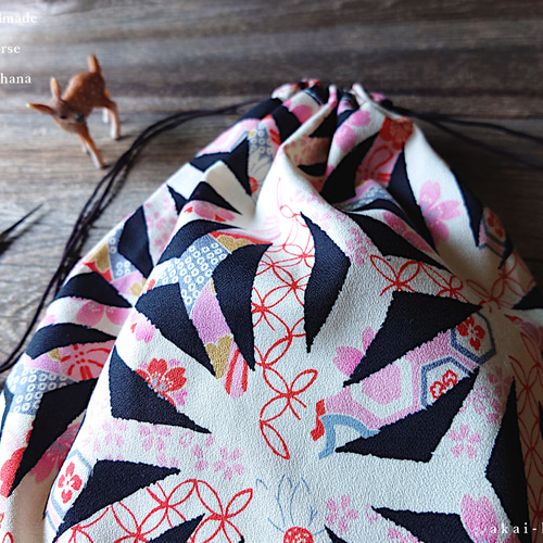 着物風和柄巾着⦿麻の葉花文様⦿黒 巾着袋 朱い花 通販 3380576