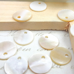 T-058 シェルパーツ★丸 10mm★10個 シェルチャーム 貝 シェルビーズ 穴有り 4枚目の画像