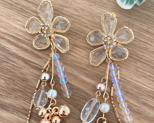 ヴィンテージ フラワーデザイン　ロングピアス パールホワイト花びら✨ボリュームフラワーロングピアス | iichi