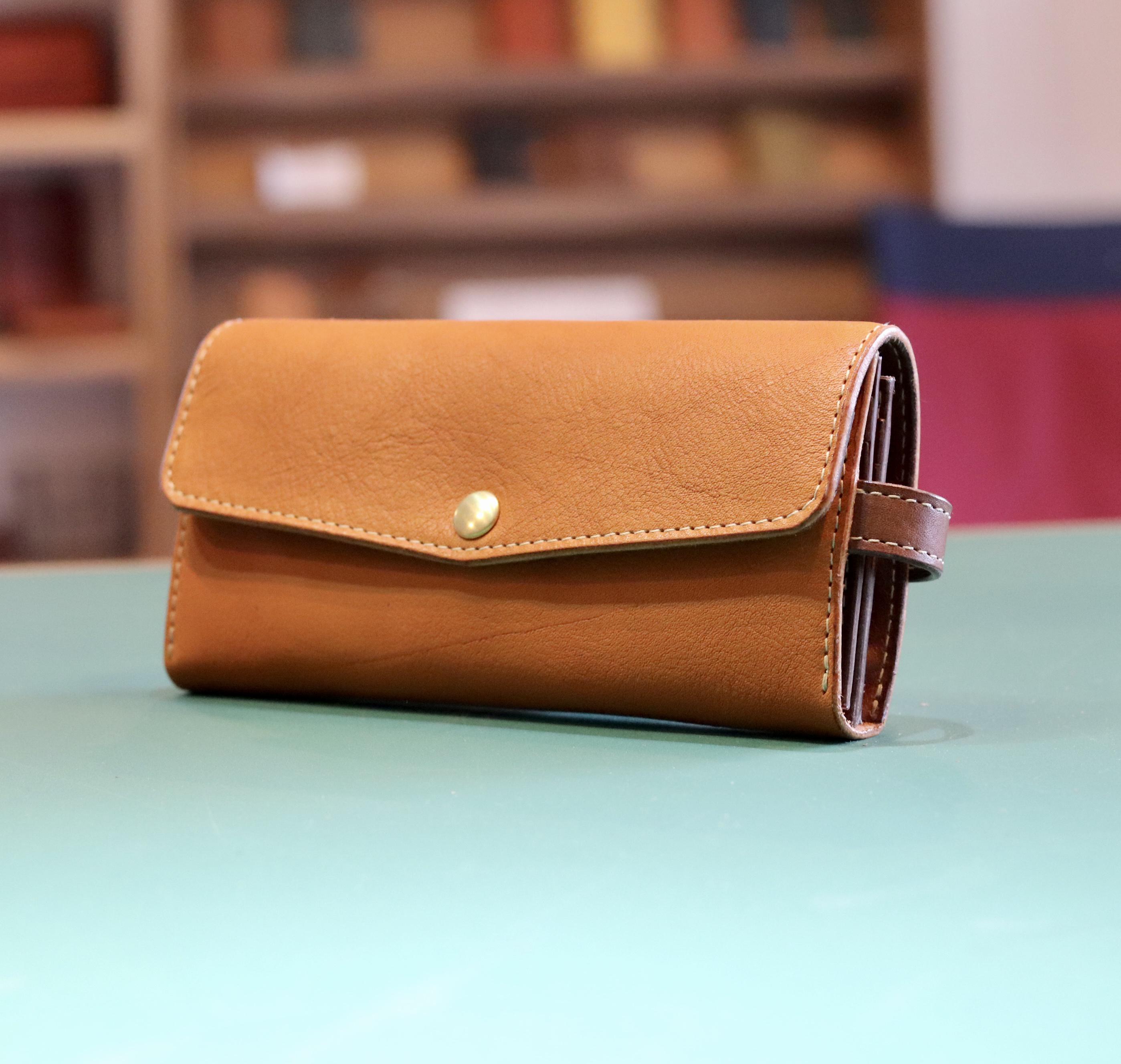 ［L字ファスナーとギャルソンウォレットの機能をミックス］ギャルソンタイプウォレット BELO  キャメル