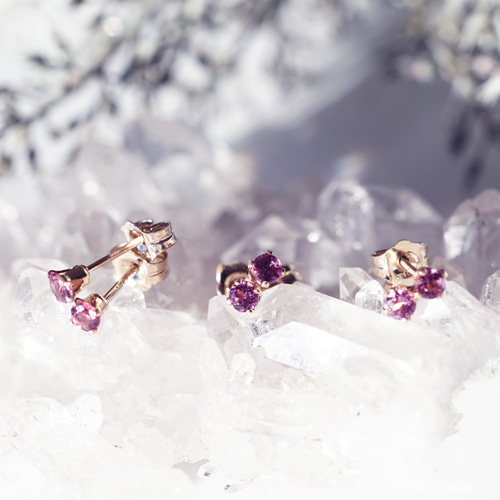 稀少！マラヤガーネットの3mmスタッドピアス ～Marlene ピアス 