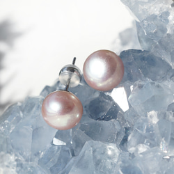 大型天然薰衣草色珍珠醫用級不銹鋼耳環 - 日光榮耀 第11張的照片