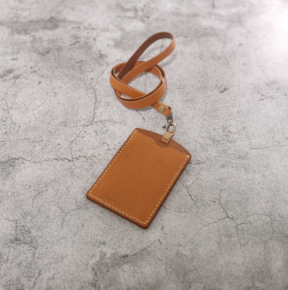 小橘皮 植鞣牛皮 頸掛帶證件套/識別證/悠遊卡夾 --共三色 第3張的照片