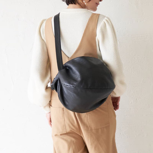 ﾓﾘﾉｶﾞｯｺｳ 本革ころんとポーチ特大【ブラック】通勤 ママバッグ iPad9.7