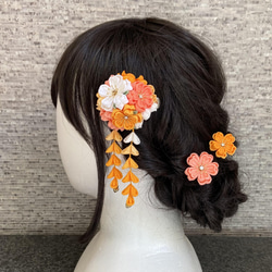 Sale!! 卒業式や七五三に♡ 桜ブーケのヘアクリップ +Uピンset  オレンジ 橙 山吹 黄色  つまみ細工 1枚目の画像