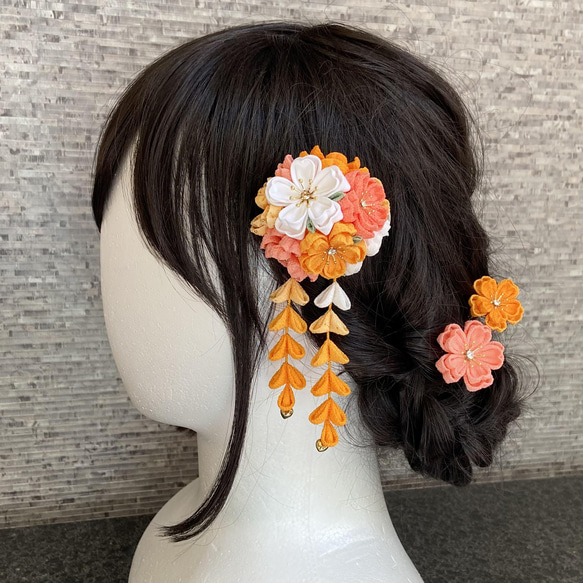 Sale!! 卒業式や七五三に♡ 桜ブーケのヘアクリップ +Uピンset  オレンジ 橙 山吹 黄色  つまみ細工 2枚目の画像