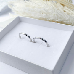 『天使が見守るマリッジリング』ペアリング  2ｍｍ 繊細 ステンレスリング  刻印 結婚指輪 シルバー  アレルギーフリ 1枚目の画像