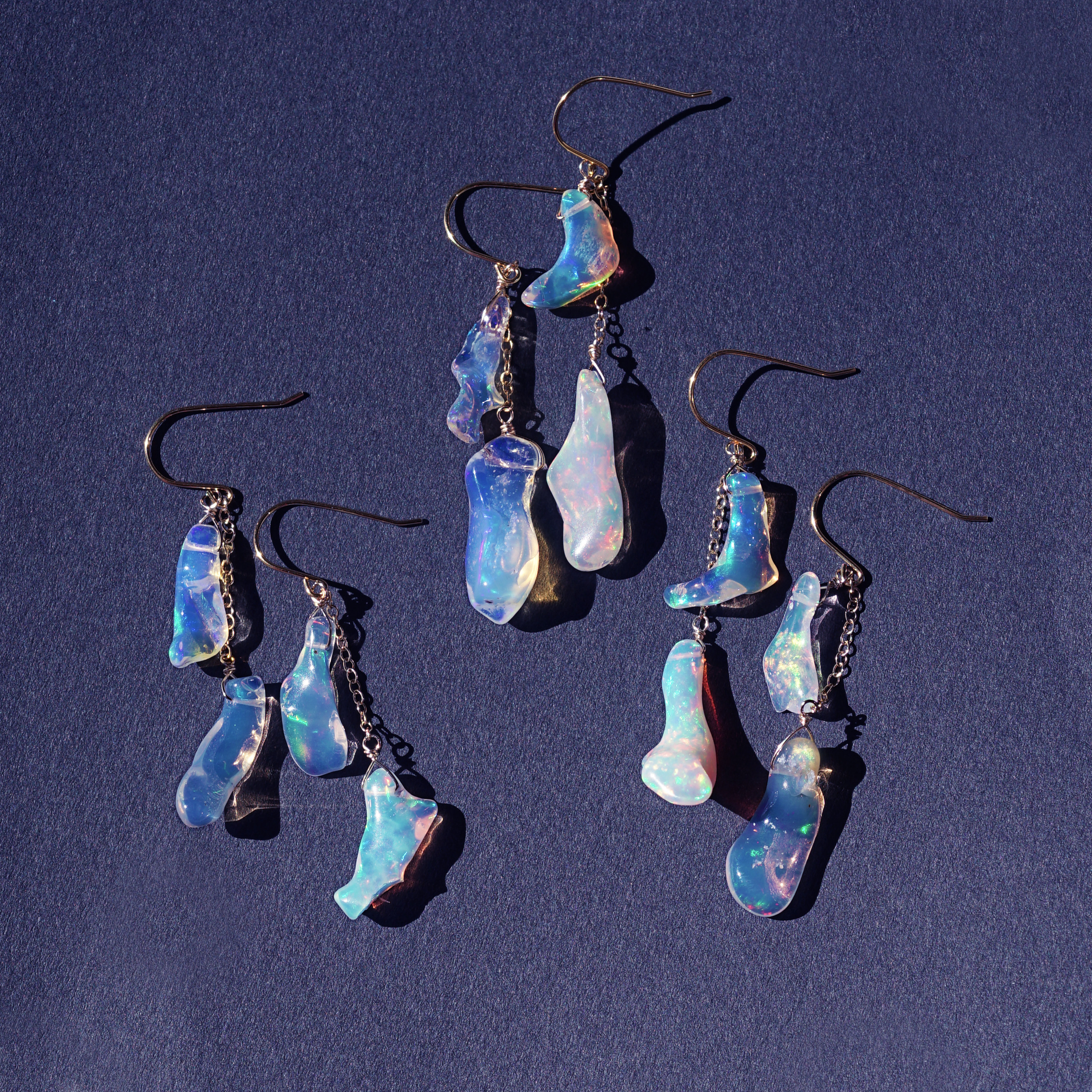 エチオピア産オパールのラフタンブルフリンジピアス・サージカルステンレス　～Pallas