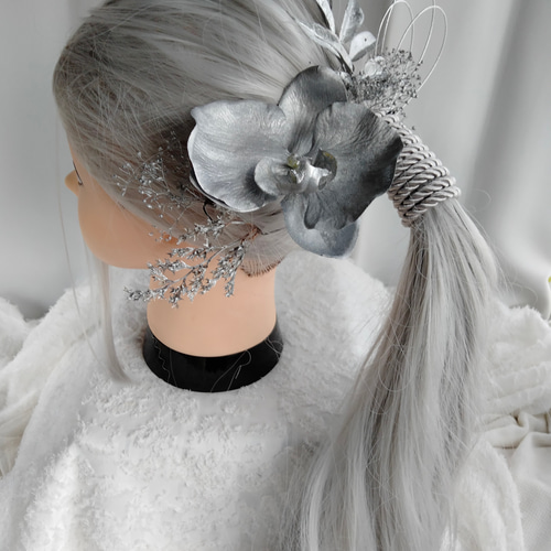 銀の胡蝶蘭とシルバーの組紐の髪飾り ポニーテール タイトポニー