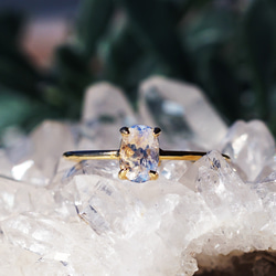 レインボームーンストーン6mmのオーバルファセット爪留めリング・縦横可　～蒼い月 5枚目の画像