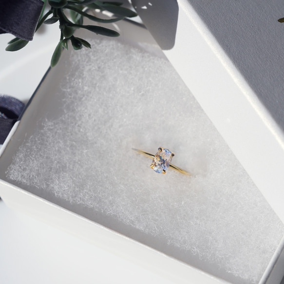 レインボームーンストーン6mmのオーバルファセット爪留めリング・縦横可　～蒼い月 6枚目の画像