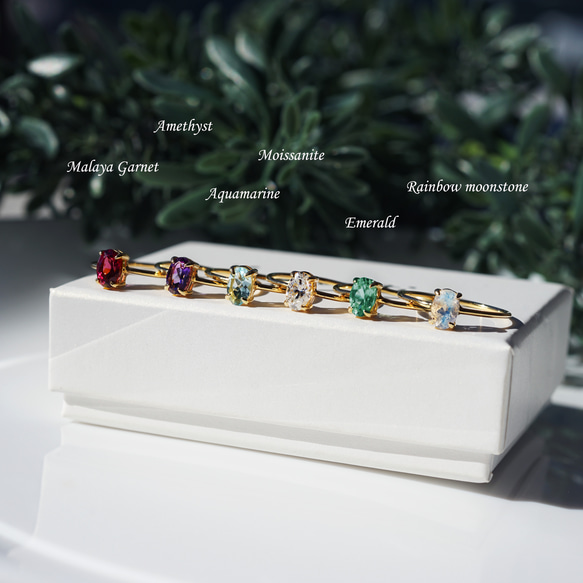 レインボームーンストーン6mmのオーバルファセット爪留めリング・縦横可　～蒼い月 10枚目の画像