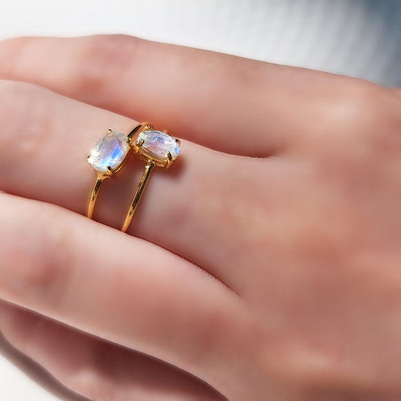 レインボームーンストーン6mmのオーバルファセット爪留めリング・縦横可　～蒼い月 2枚目の画像