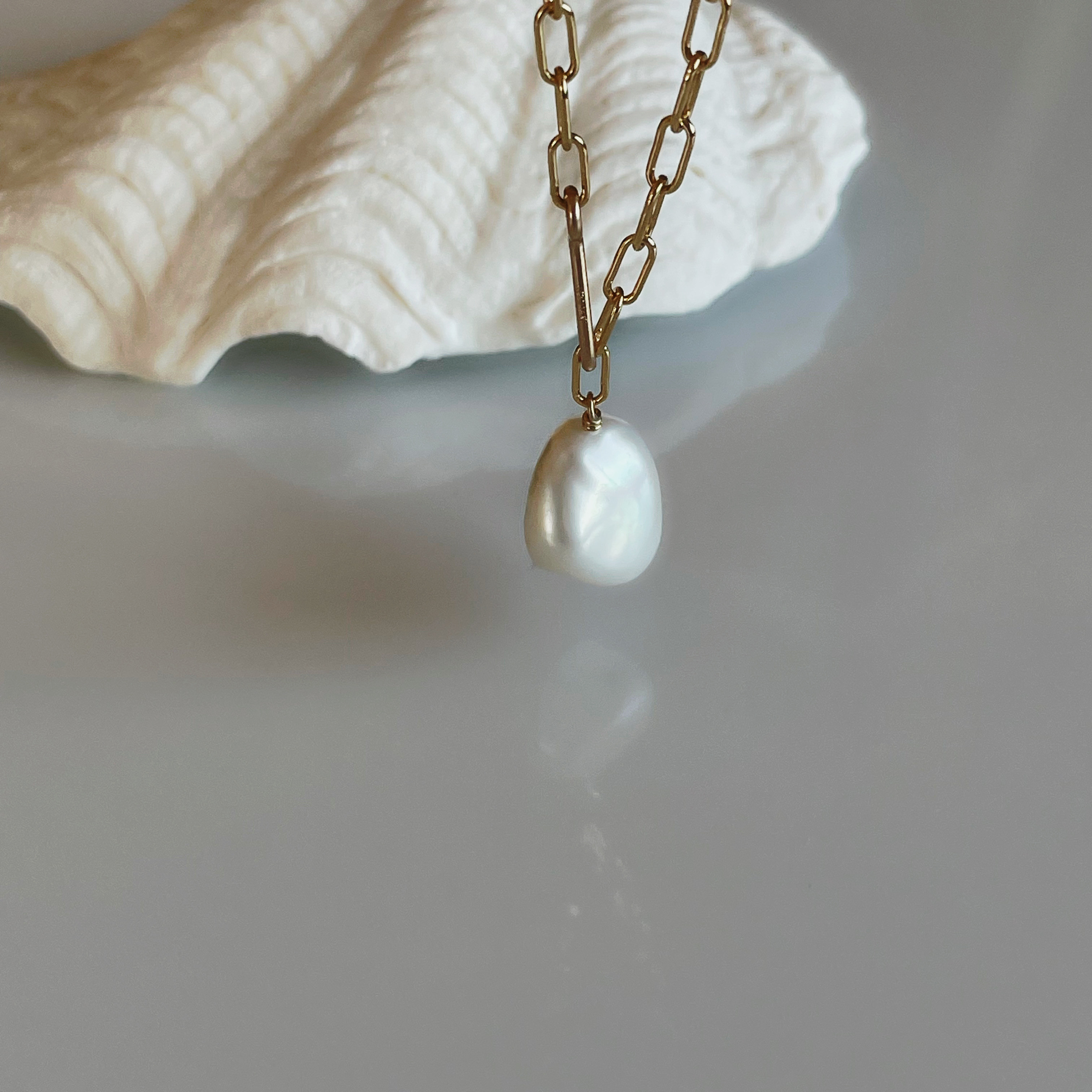 バロックパールの一粒ネックレス