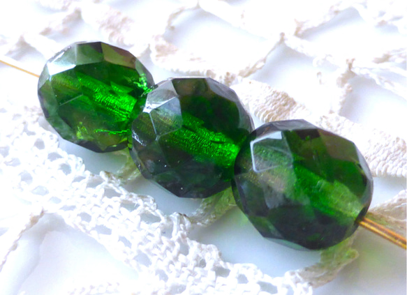 FP　緑　チェコビーズ　Czech Glass Beads3個 2枚目の画像