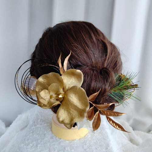 コチョウランと松の髪かざり タイトシニヨン シニヨンヘア 卒業式 成人