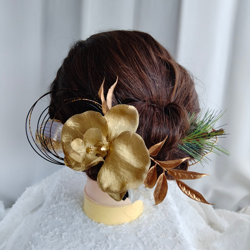 コチョウランと松の髪かざり タイトシニヨン シニヨンヘア 卒業式 成人